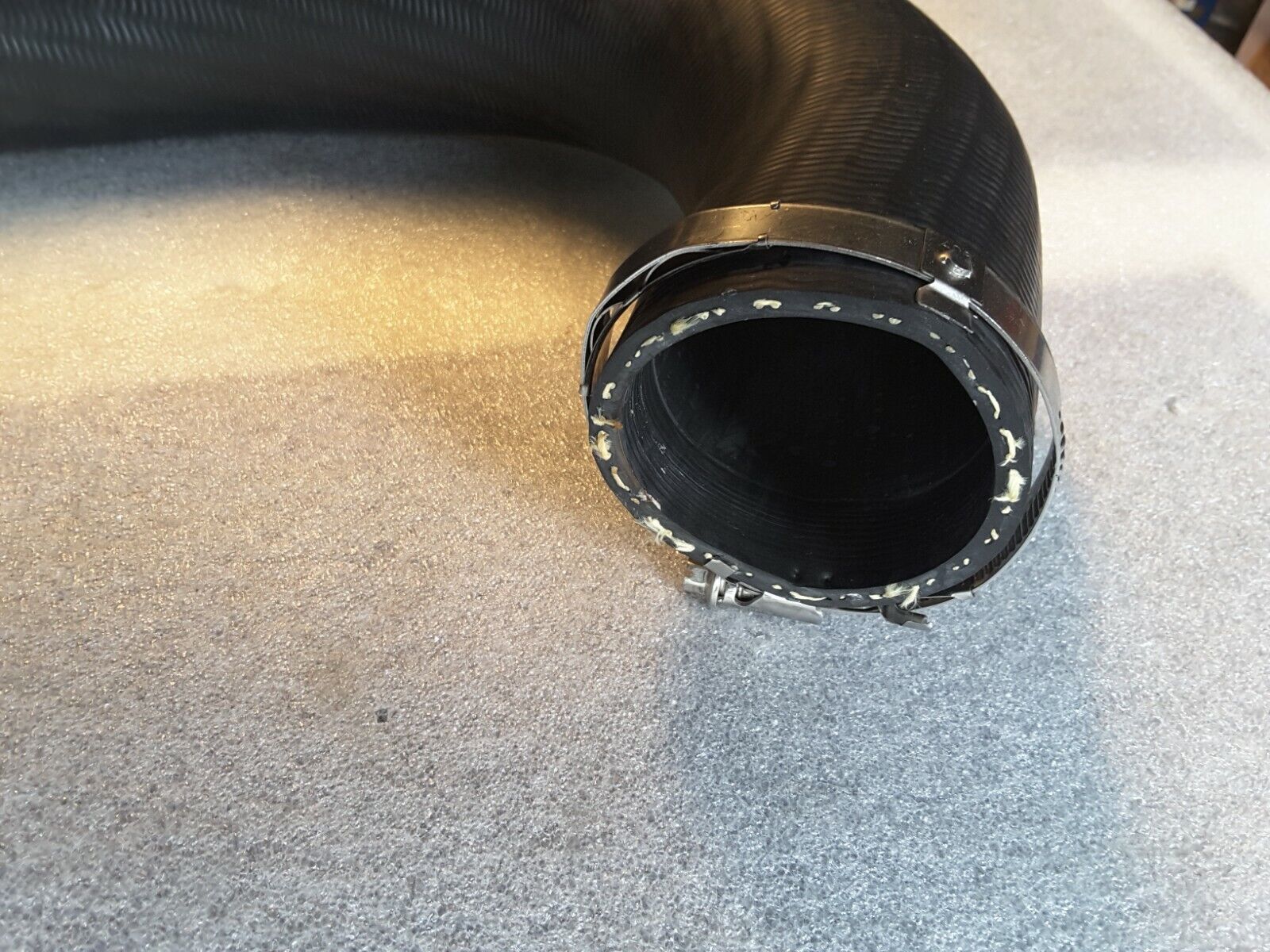 Ladeluftkühler , luftschlauch Original VW TRANSPORTER T5,T6, 7E0145980B NEU.