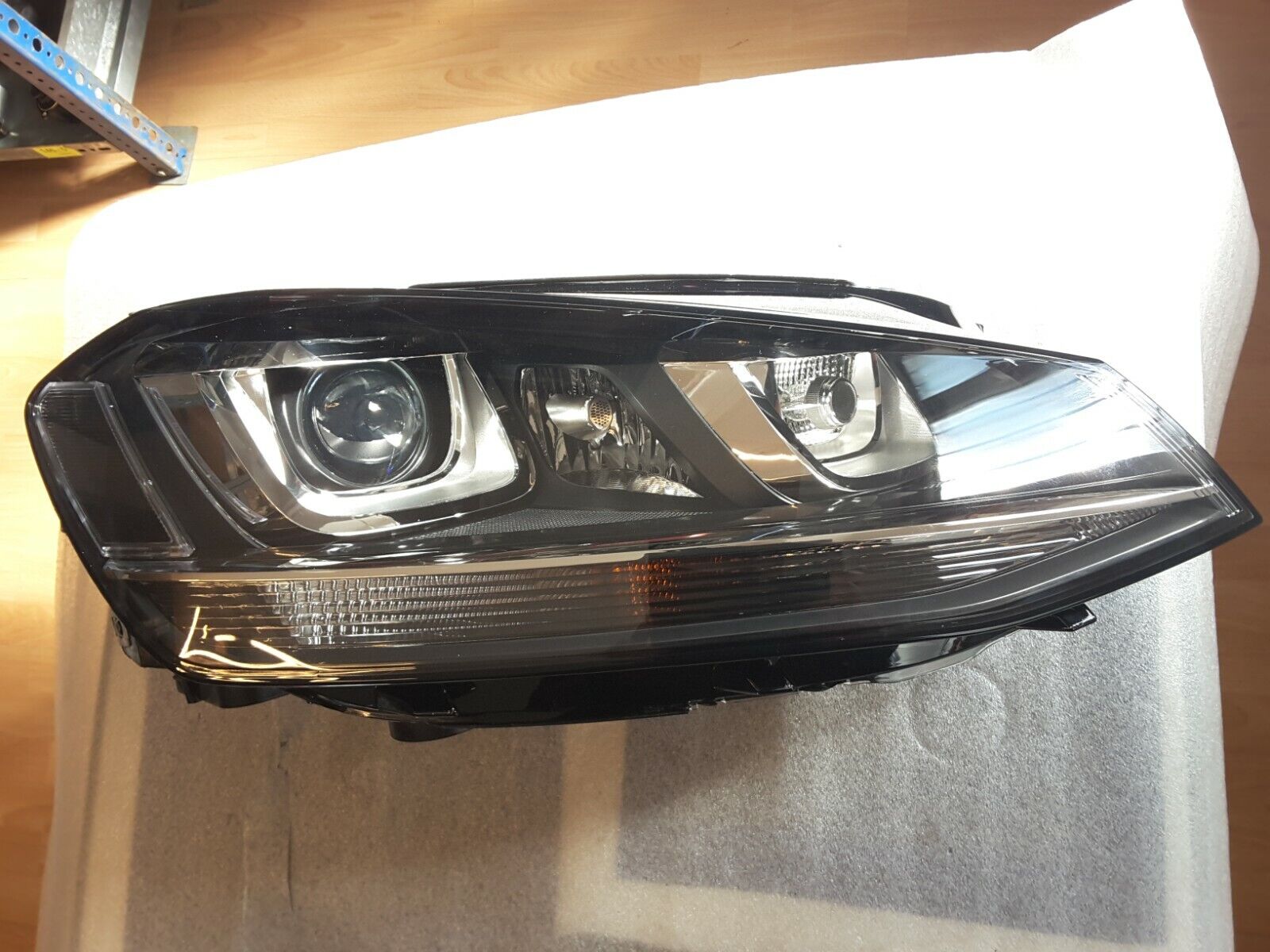 Xenonscheinwerfer Original VW Golf Rechts 5G1941032 Neu