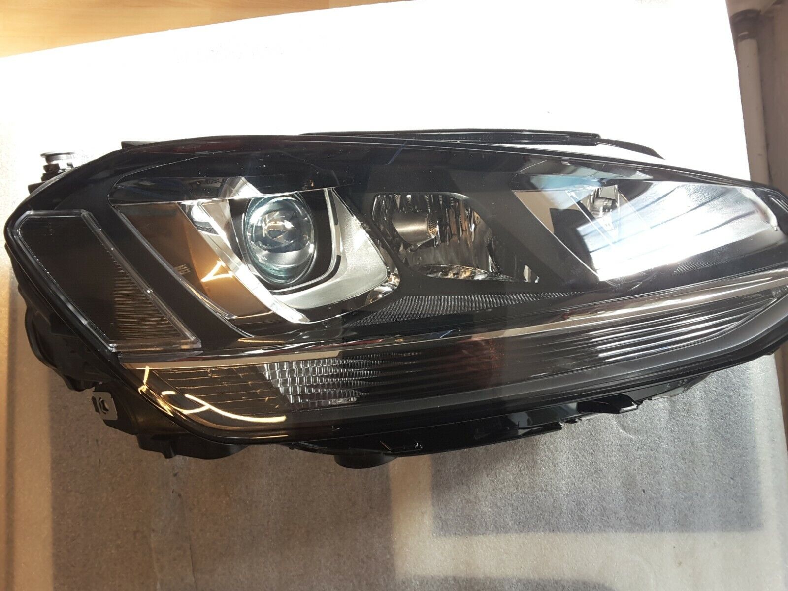 Xenonscheinwerfer Original VW Golf Rechts 5G1941032 Neu