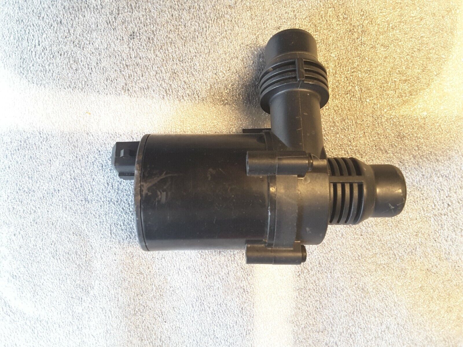 Wasserumwälzpumpe, Standheizung Original PIERBURG 7.02078.39.0 – NEU.