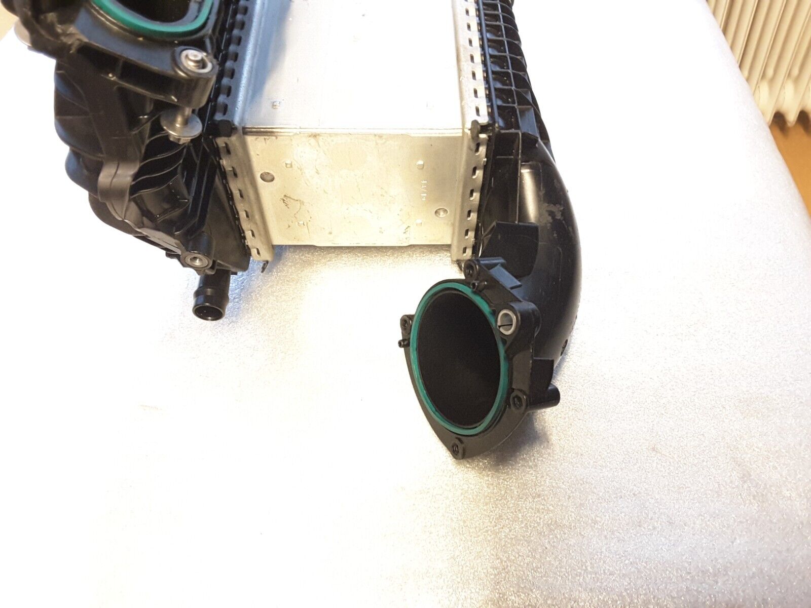 Ladeluftkühler MAHLE Original Mercedes Benz A2540903700, MK784003