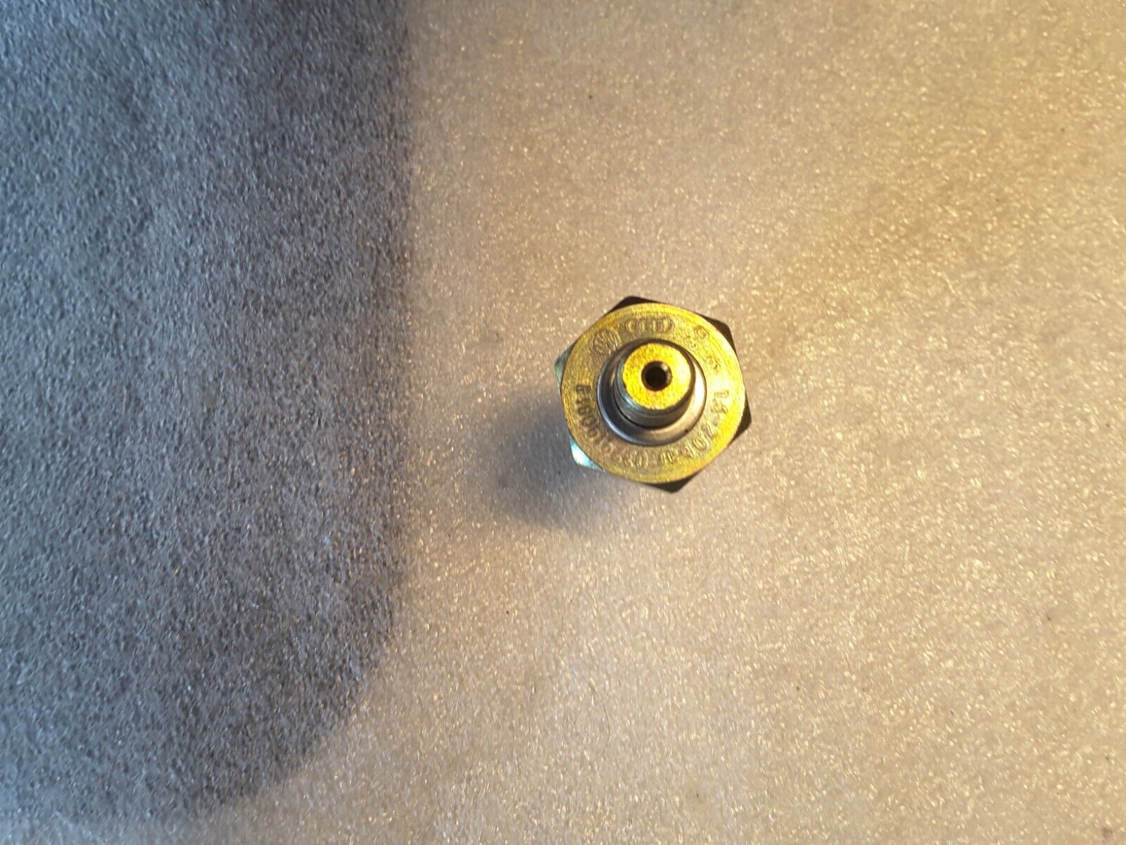 Öldruckschalter Original VW , Audi, Seat 037919081B NEU.