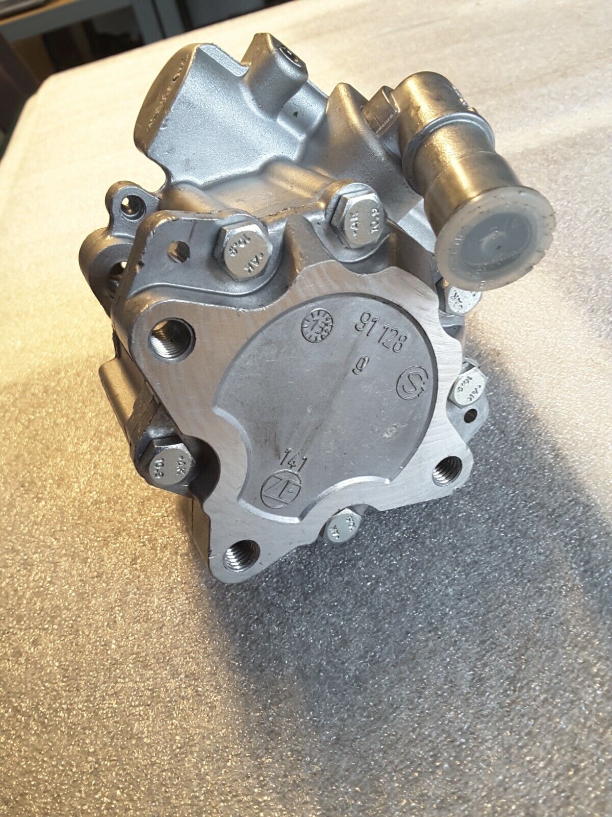 Hydraulik Pumpe Servo pumpe Original JAGUAR 8W833A674AA, BOSCH K S00 001 888 G