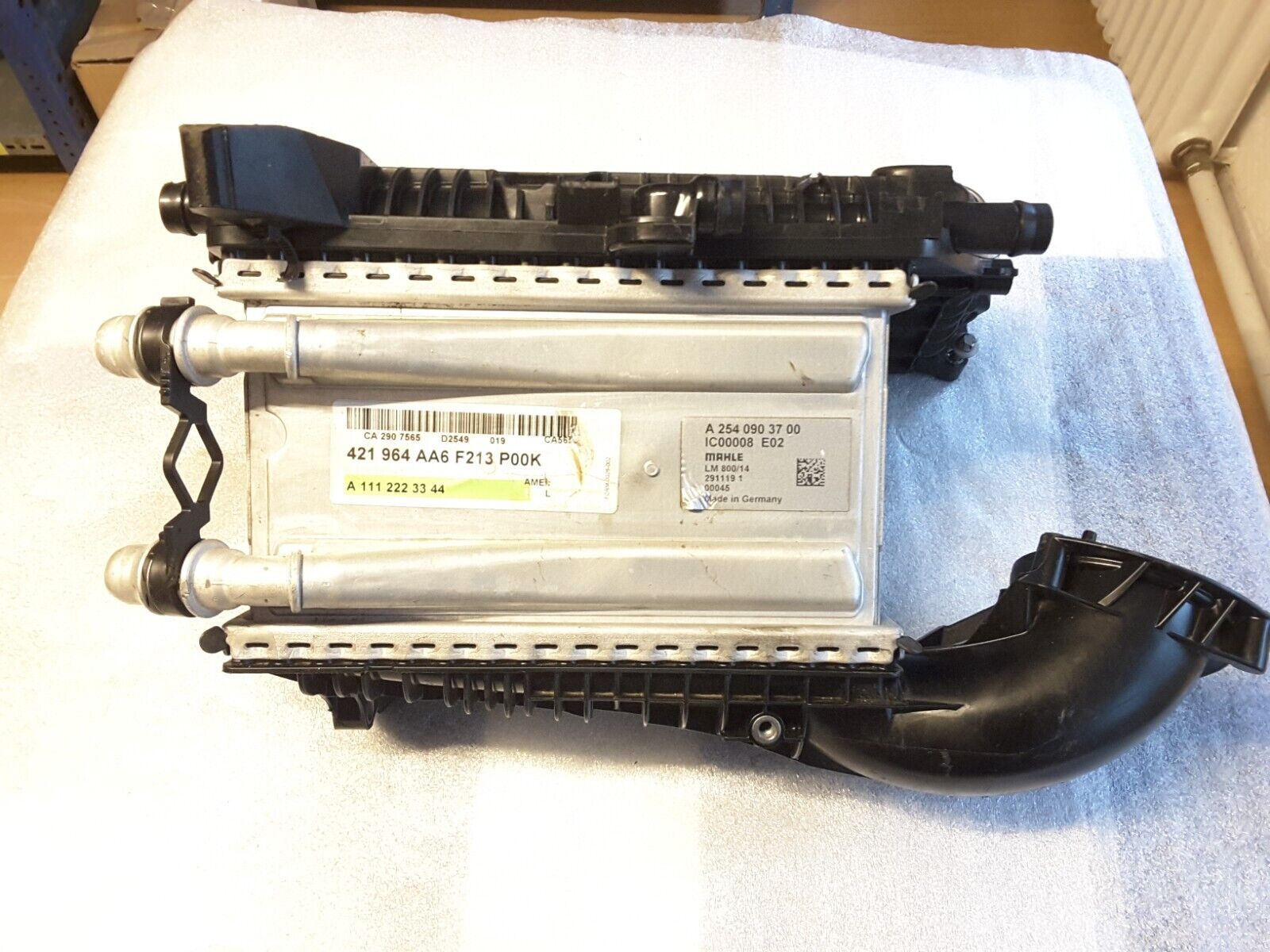 Ladeluftkühler MAHLE Original Mercedes Benz A2540903700, MK784003