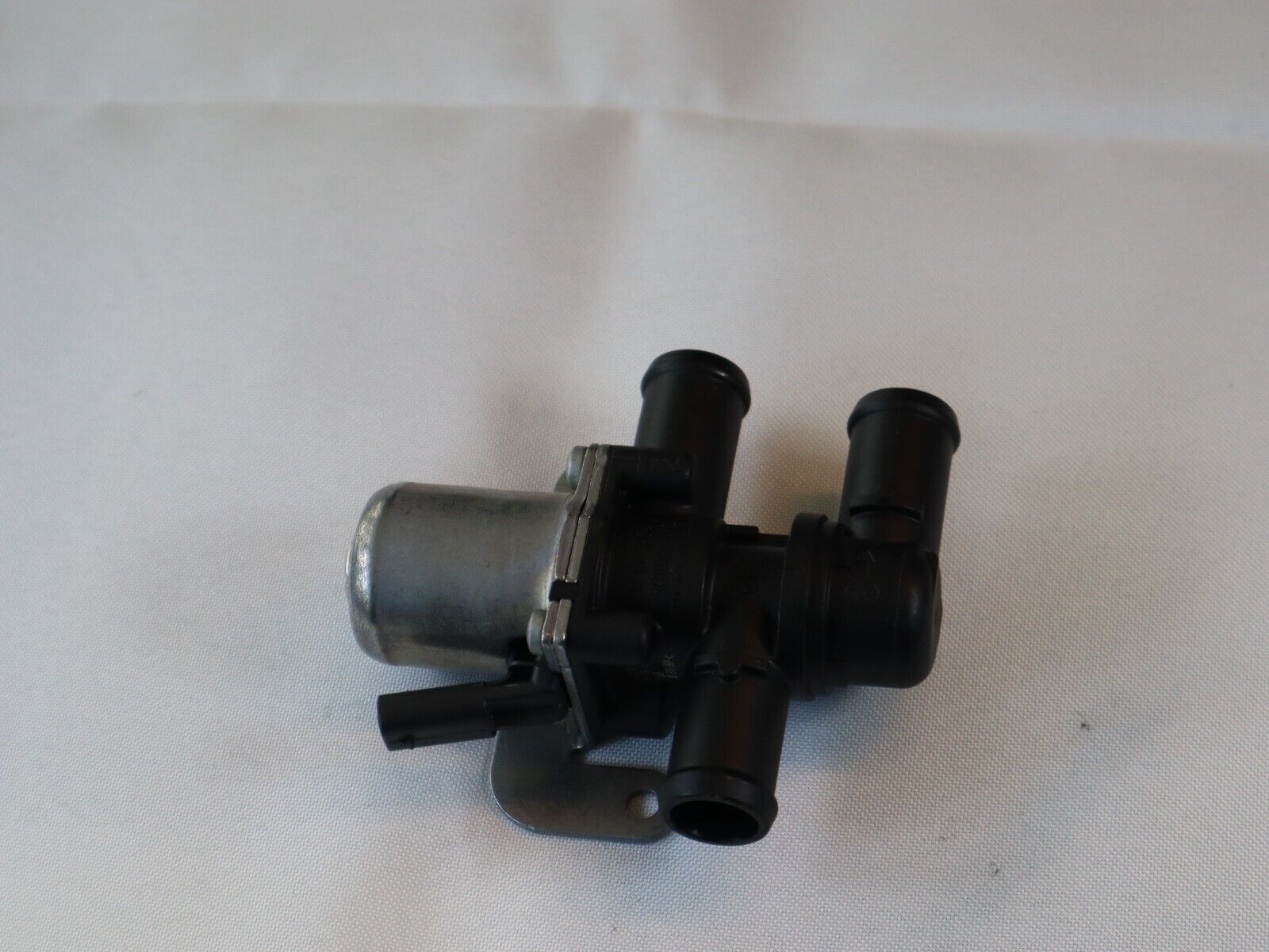 Kühlmittelkühlung Steuerventil Ventil VW Golf 8 eHybrid 5Q0906457C