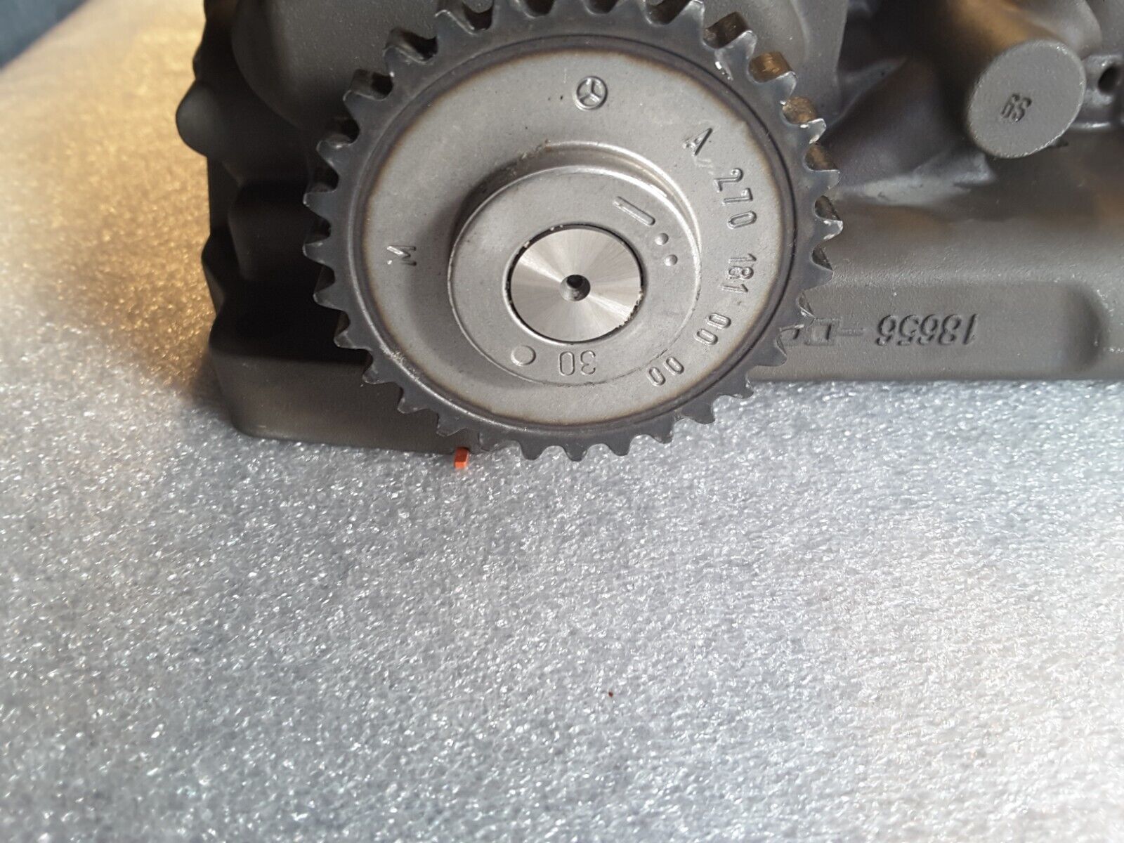 Bomba de aceite original Mercedes W176 A180 R2701810701, A2741801900