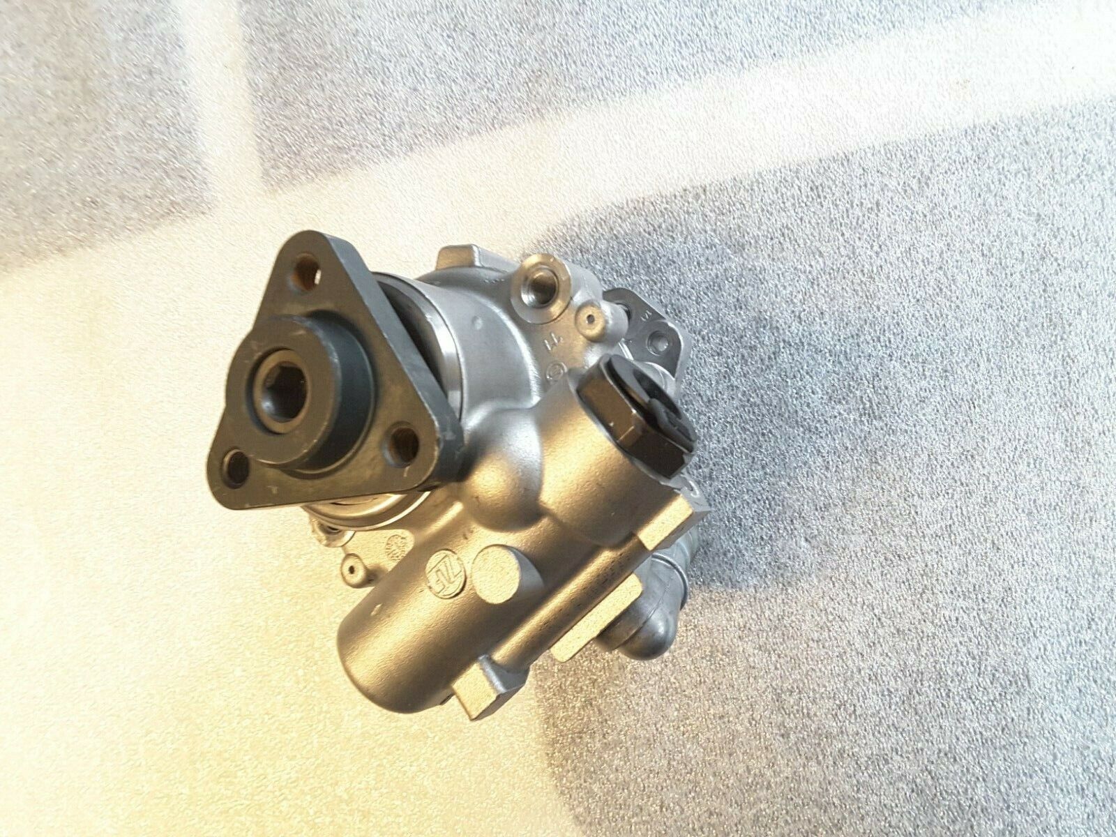 Hydraulik Pumpe Servo pumpe Original JAGUAR 8W833A674AA, BOSCH K S00 001 888 G