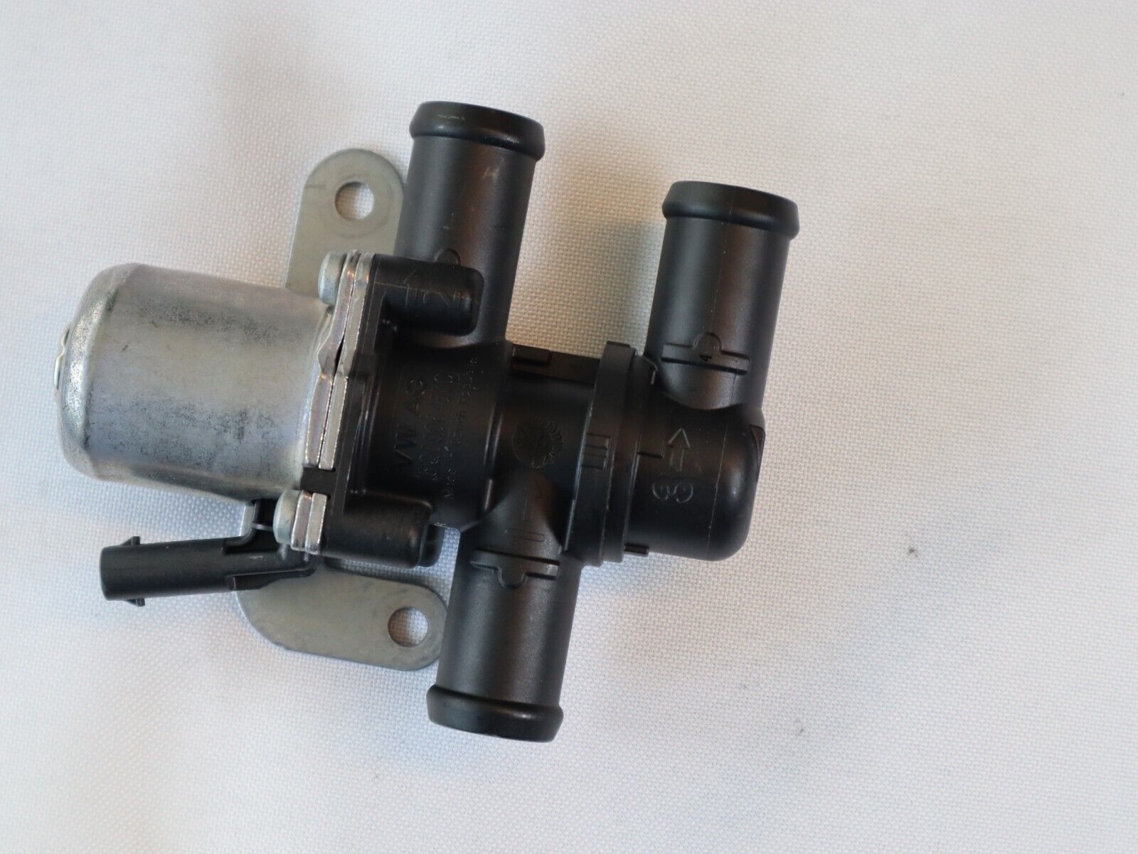 Kühlmittelkühlung Steuerventil Ventil VW Golf 8 eHybrid 5Q0906457C