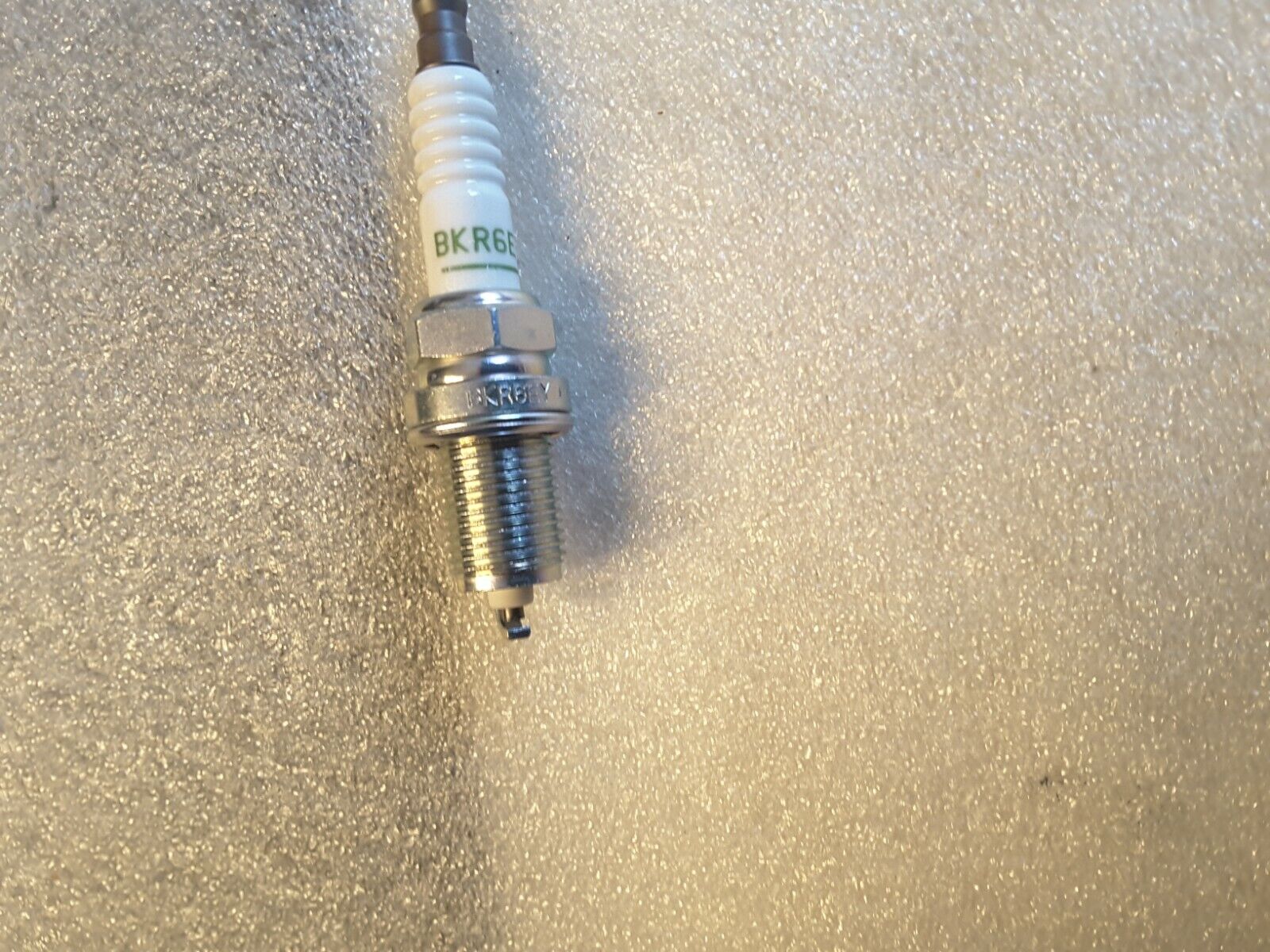 Zündkerze Original NISSAN Sunny 100NX Pathfinder Terrano 22401-53J06 NEU.