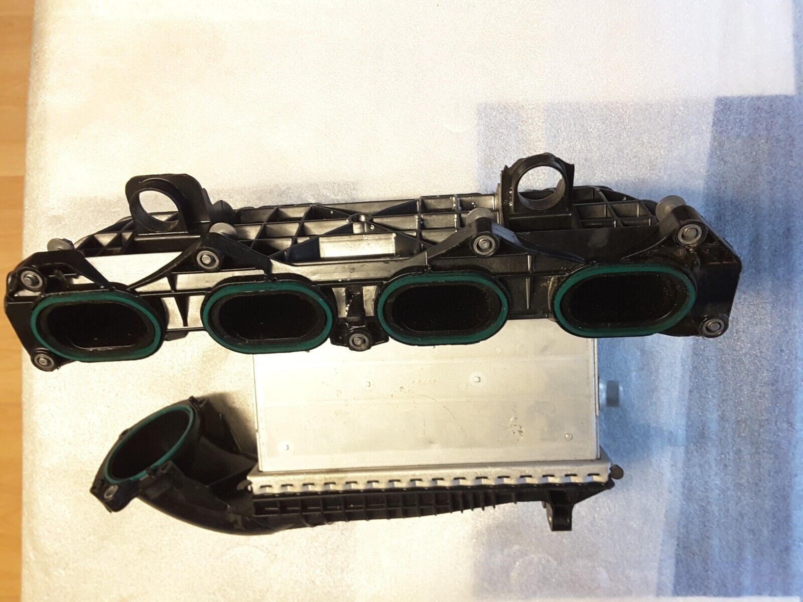 Ladeluftkühler MAHLE Original Mercedes Benz A2540903700, MK784003