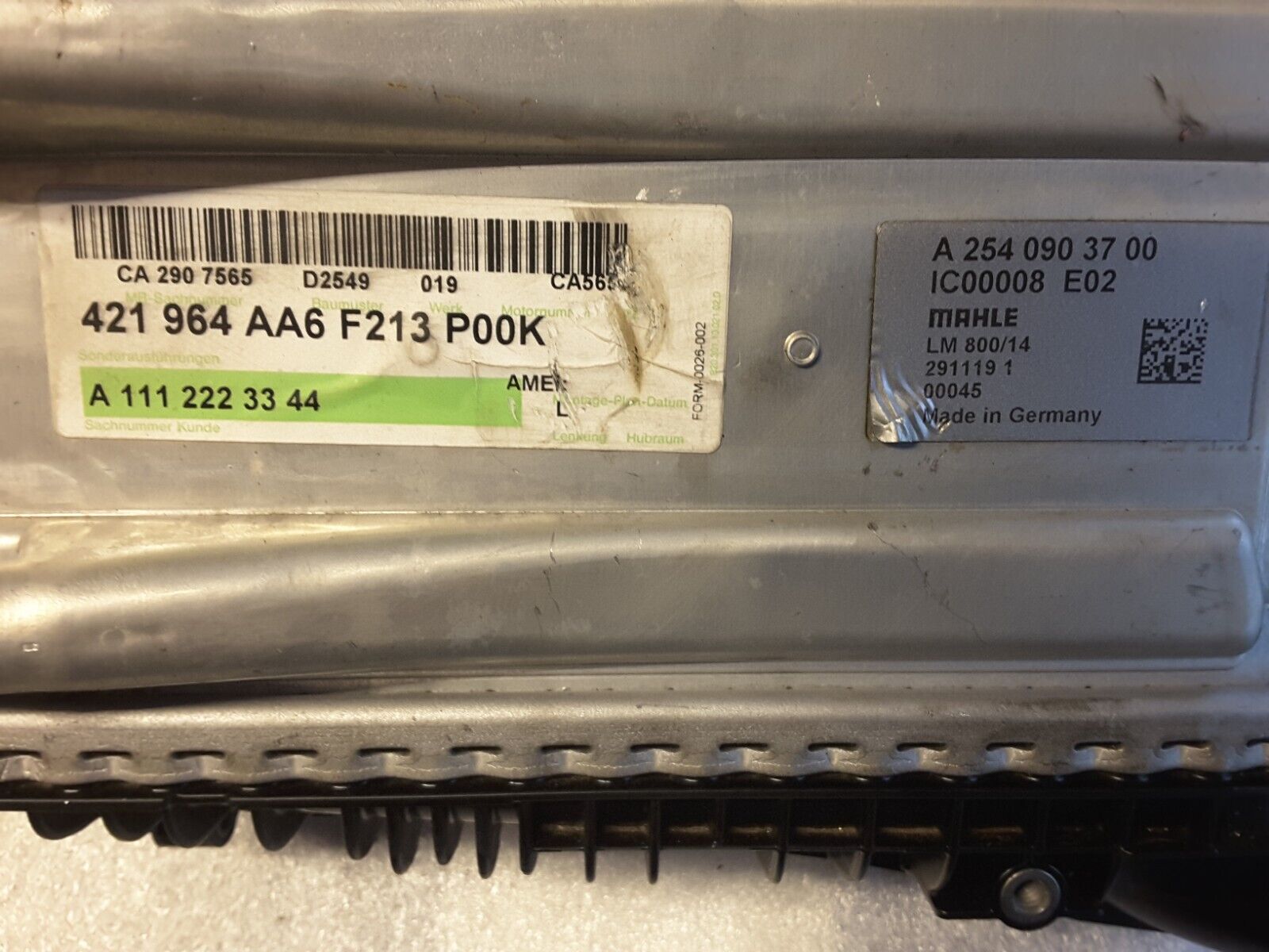 Ladeluftkühler MAHLE Original Mercedes Benz A2540903700, MK784003