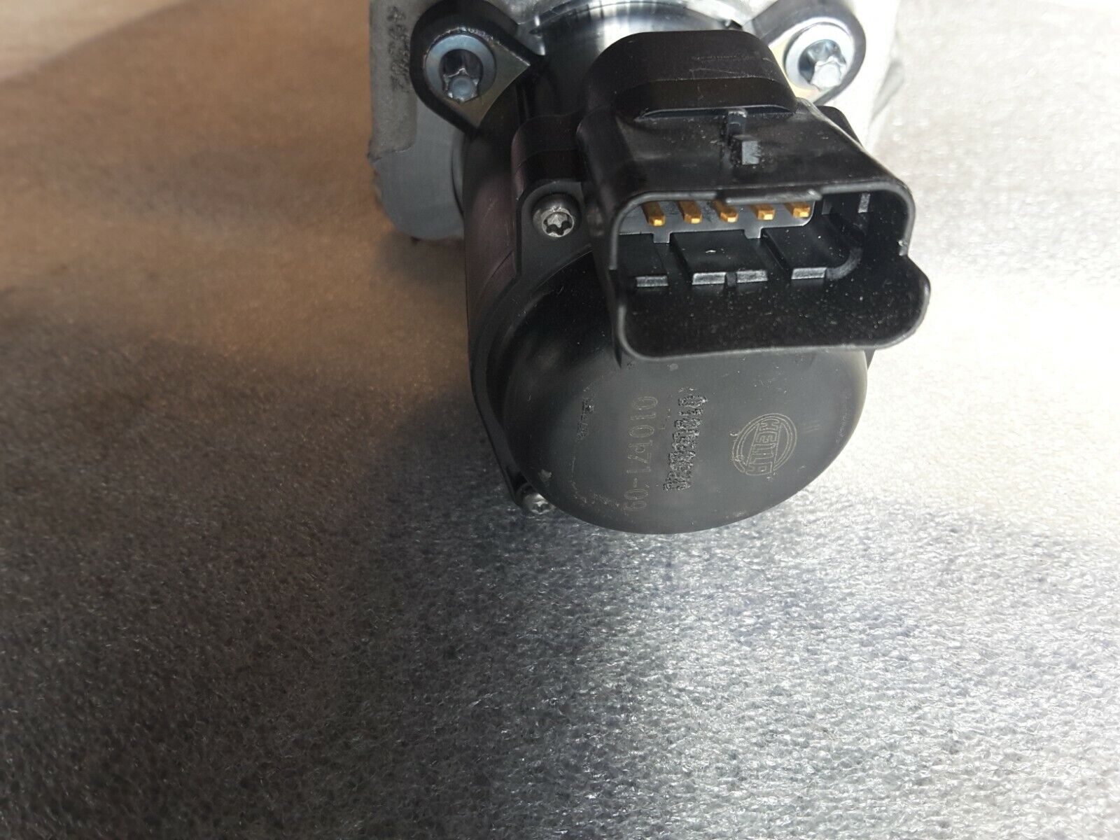 AGR Ventil FORD PEUGEOT CITROEN MAZDA 1.6 HDI 2001-2008 HELLA 010171-09 NEU.