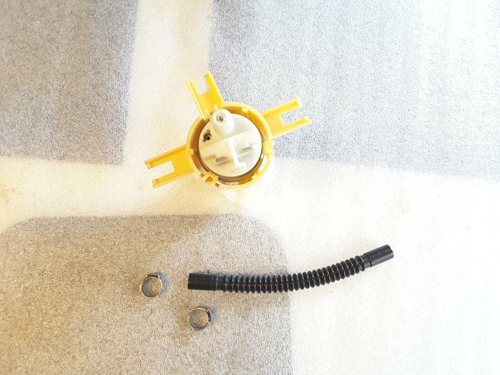 Kraftstoffpumpe EXPERT KITS + VEMO V20-09-0086 für BMW E46 3er Touring Compact