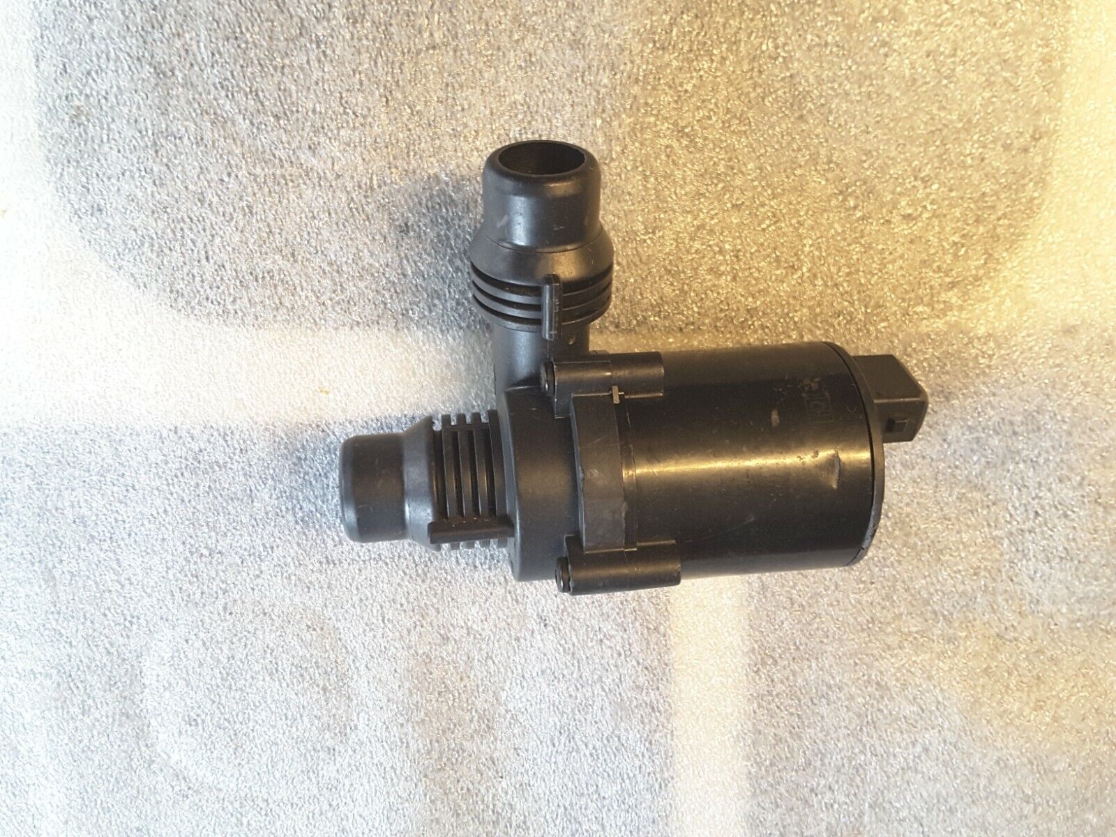 Wasserumwälzpumpe, Standheizung Original PIERBURG 7.02078.39.0 – NEU.