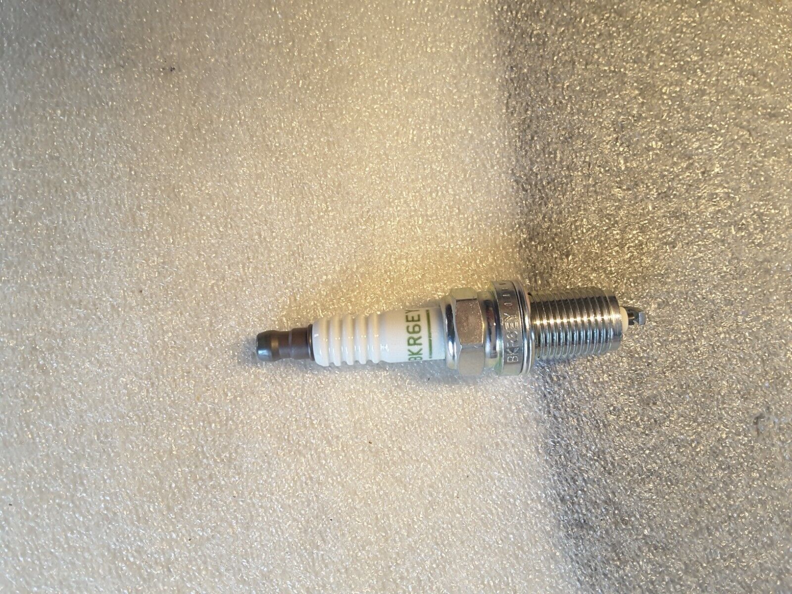 Zündkerze Original NISSAN Sunny 100NX Pathfinder Terrano 22401-53J06 NEU.