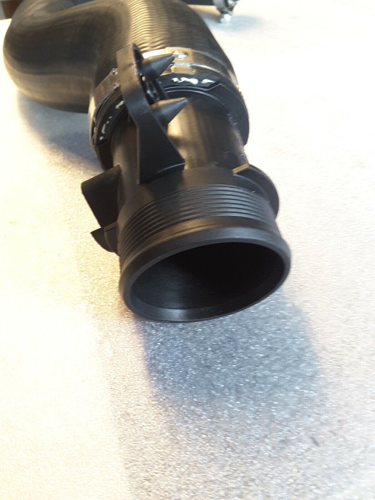 Ladeluftkühler , luftschlauch Original VW TRANSPORTER T5,T6, 7E0145980B NEU.