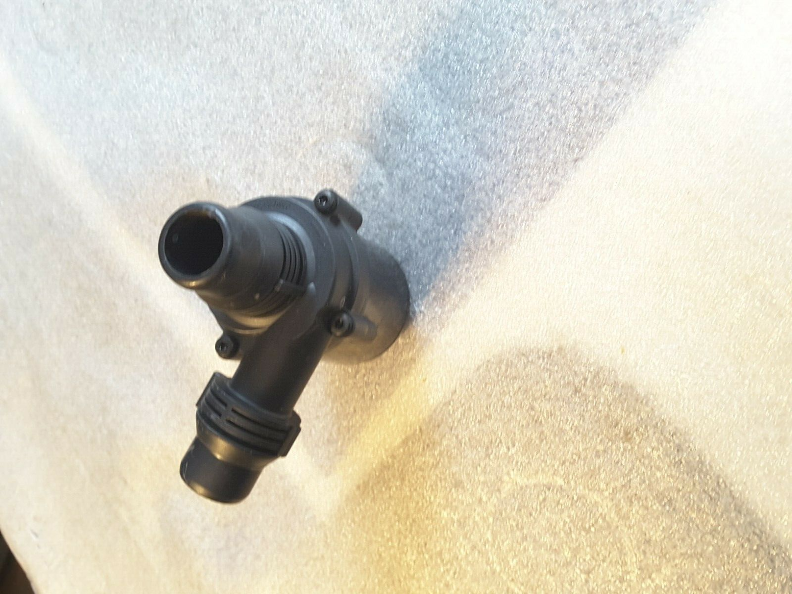 Wasserumwälzpumpe, Standheizung Original PIERBURG 7.02078.39.0 – NEU.