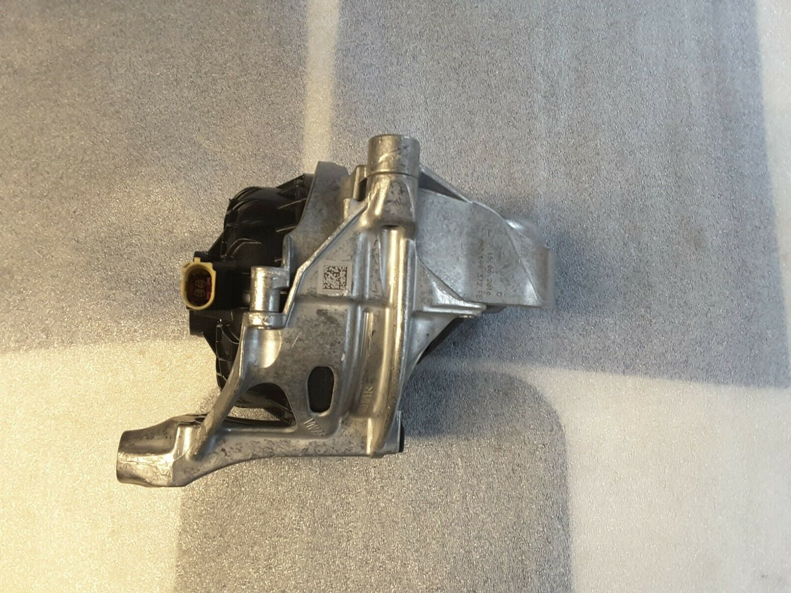 Soporte de motor izquierdo Original VW, Audi 782215147917, 782215147919 Nuevo.