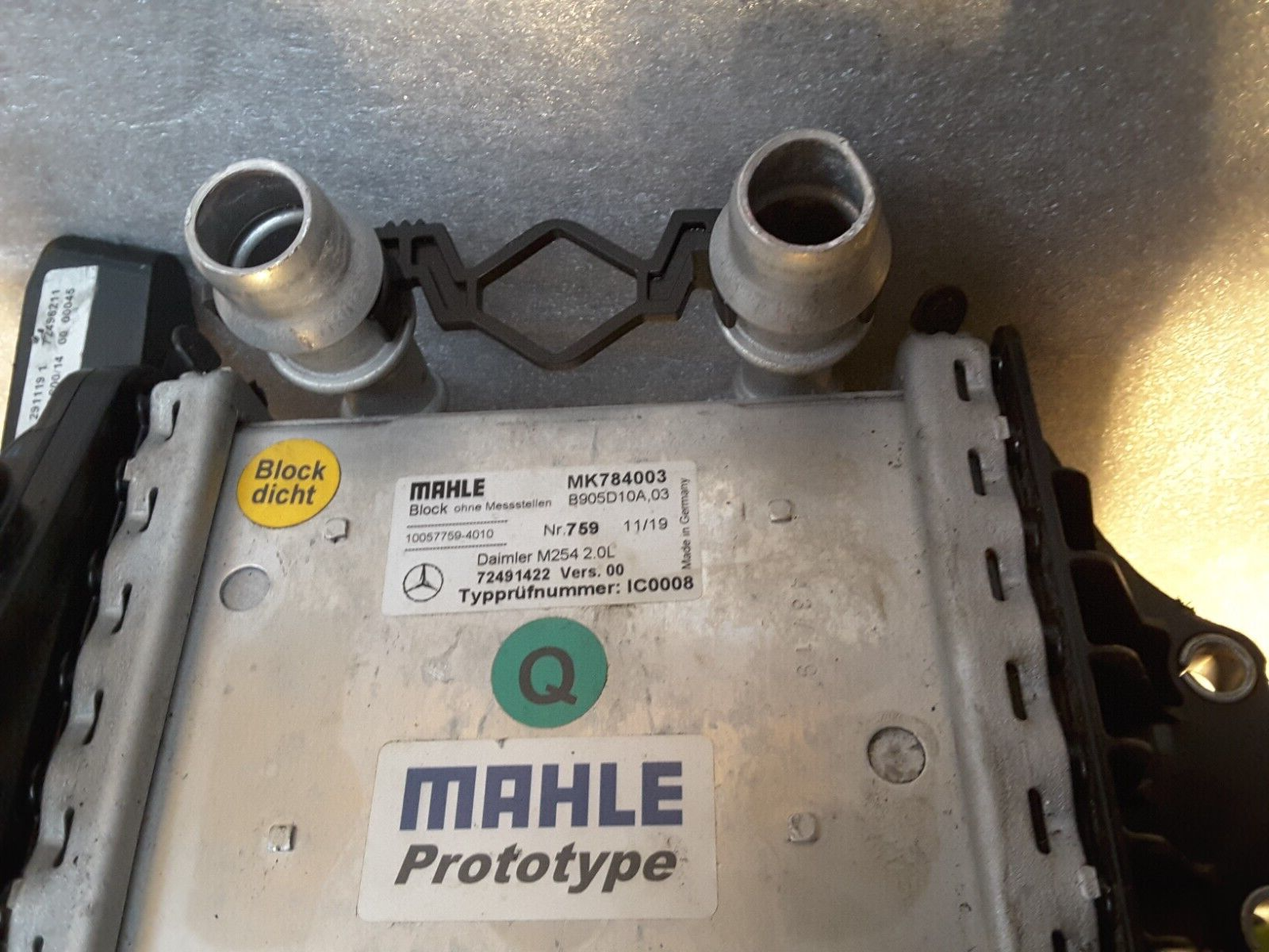 Ladeluftkühler MAHLE Original Mercedes Benz A2540903700, MK784003
