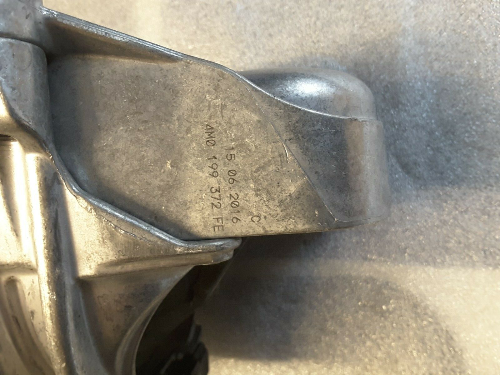 Motorhalter Motor holder Links Original VW, Audi 782215147917, 782215147919 NEU.