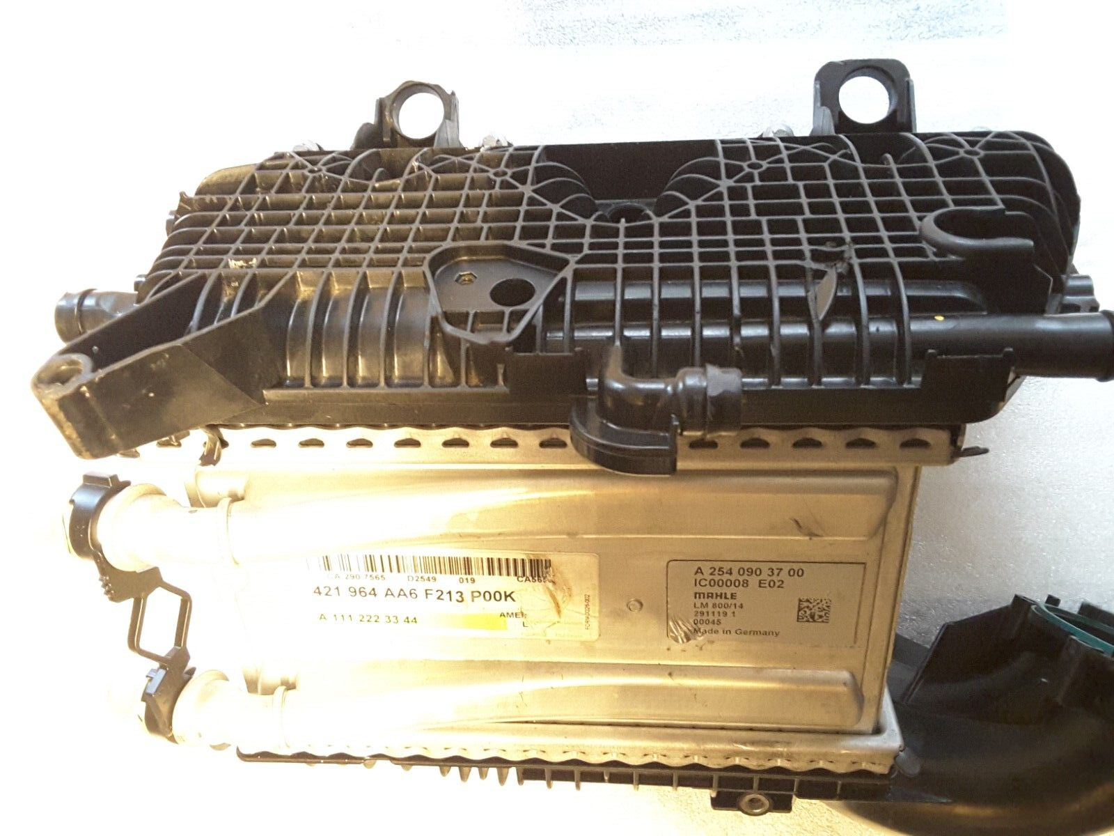 Ladeluftkühler MAHLE Original Mercedes Benz A2540903700, MK784003