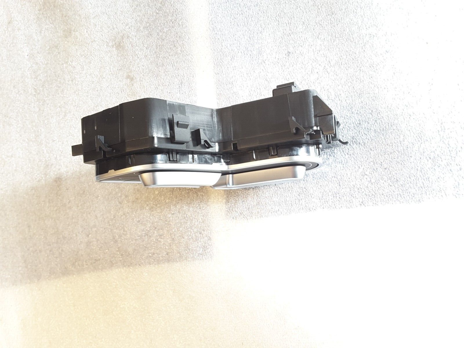 Schalter für den linken Vordersitz A1779056500 Mercedes W177 W118 W247 A1779056