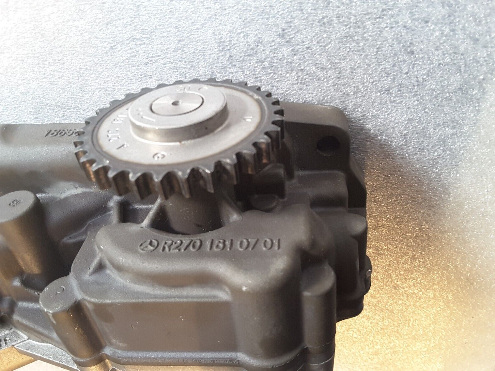 Bomba de aceite original Mercedes W176 A180 R2701810701, A2741801900