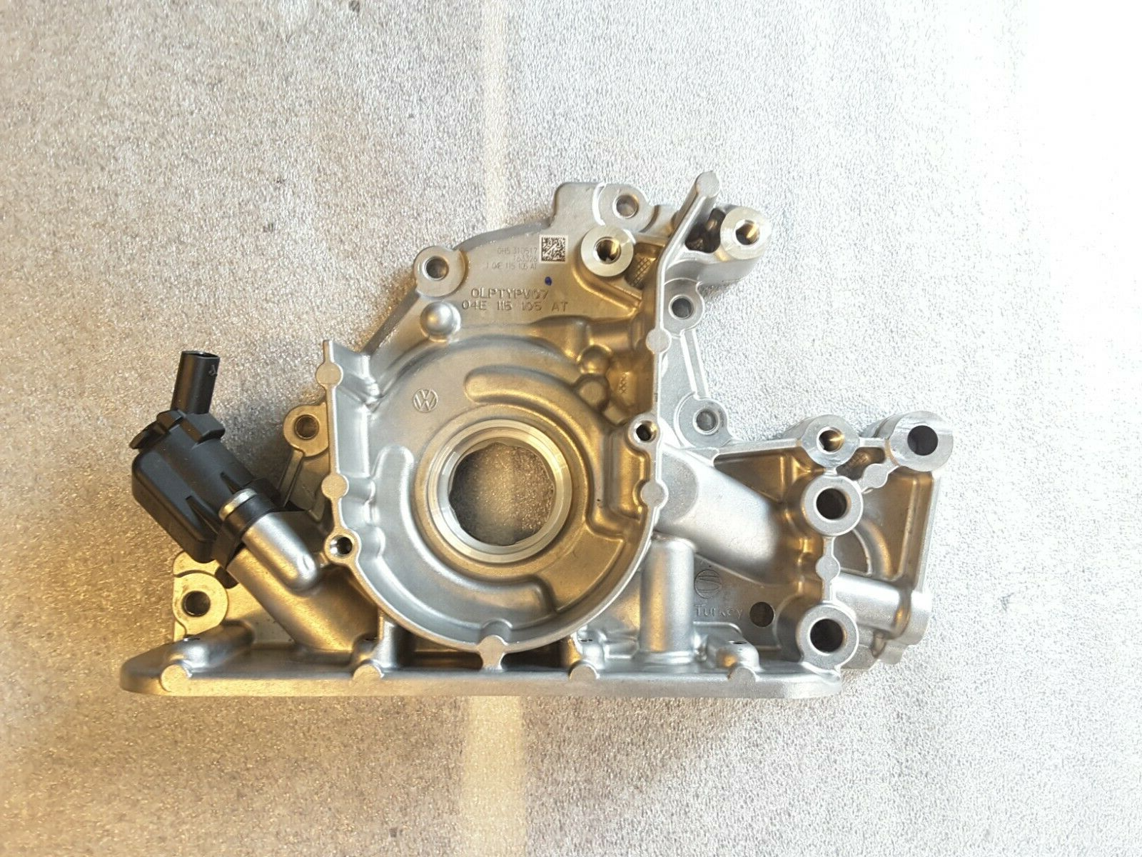 Ölpumpe Original VW, Seat, Skoda 04E115105AT NEU.