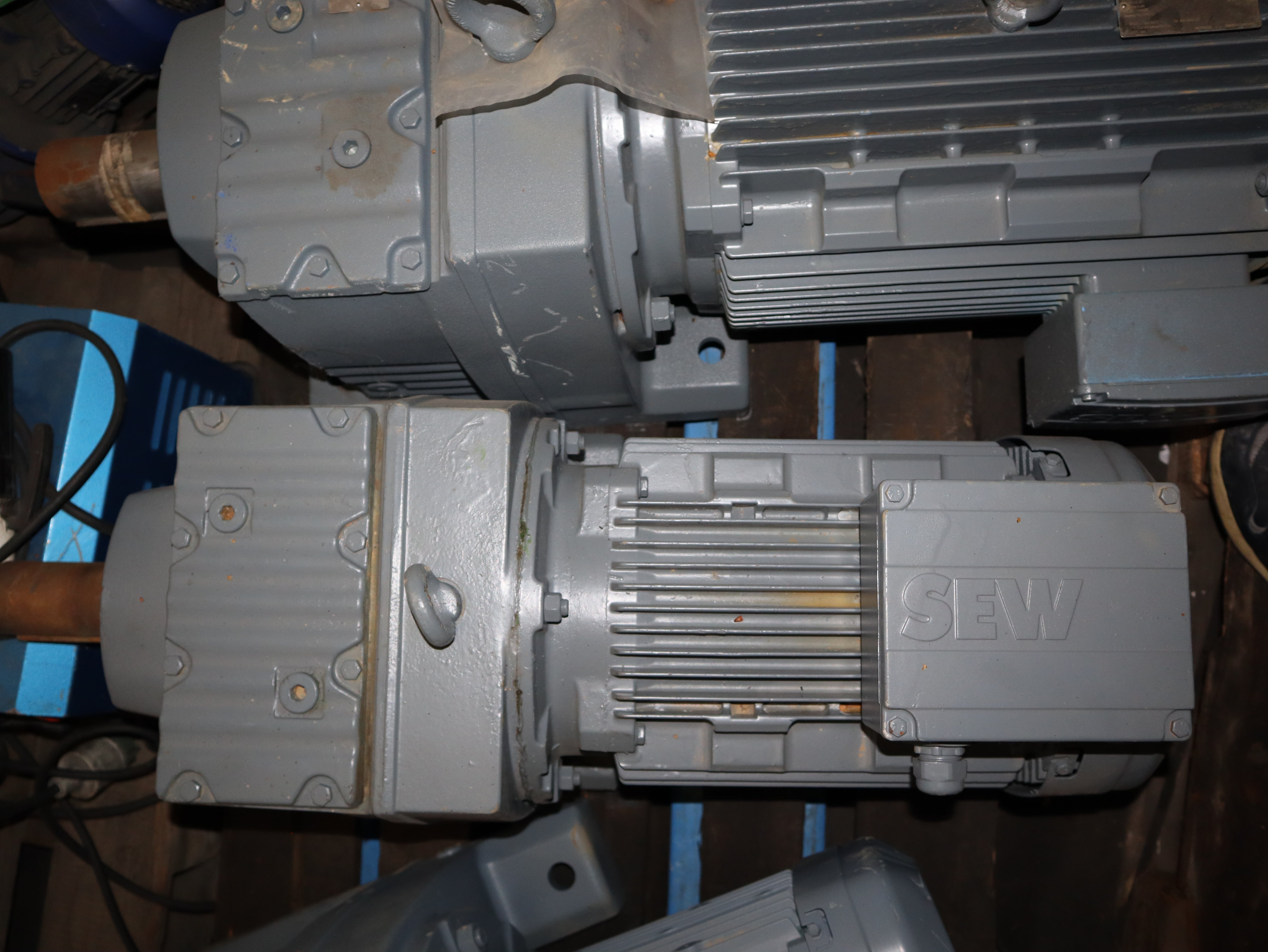 SEW Eurodrive R107DRE132S4 1460 r/min 4 s1 KW 380-420 V 50 Hz Neu