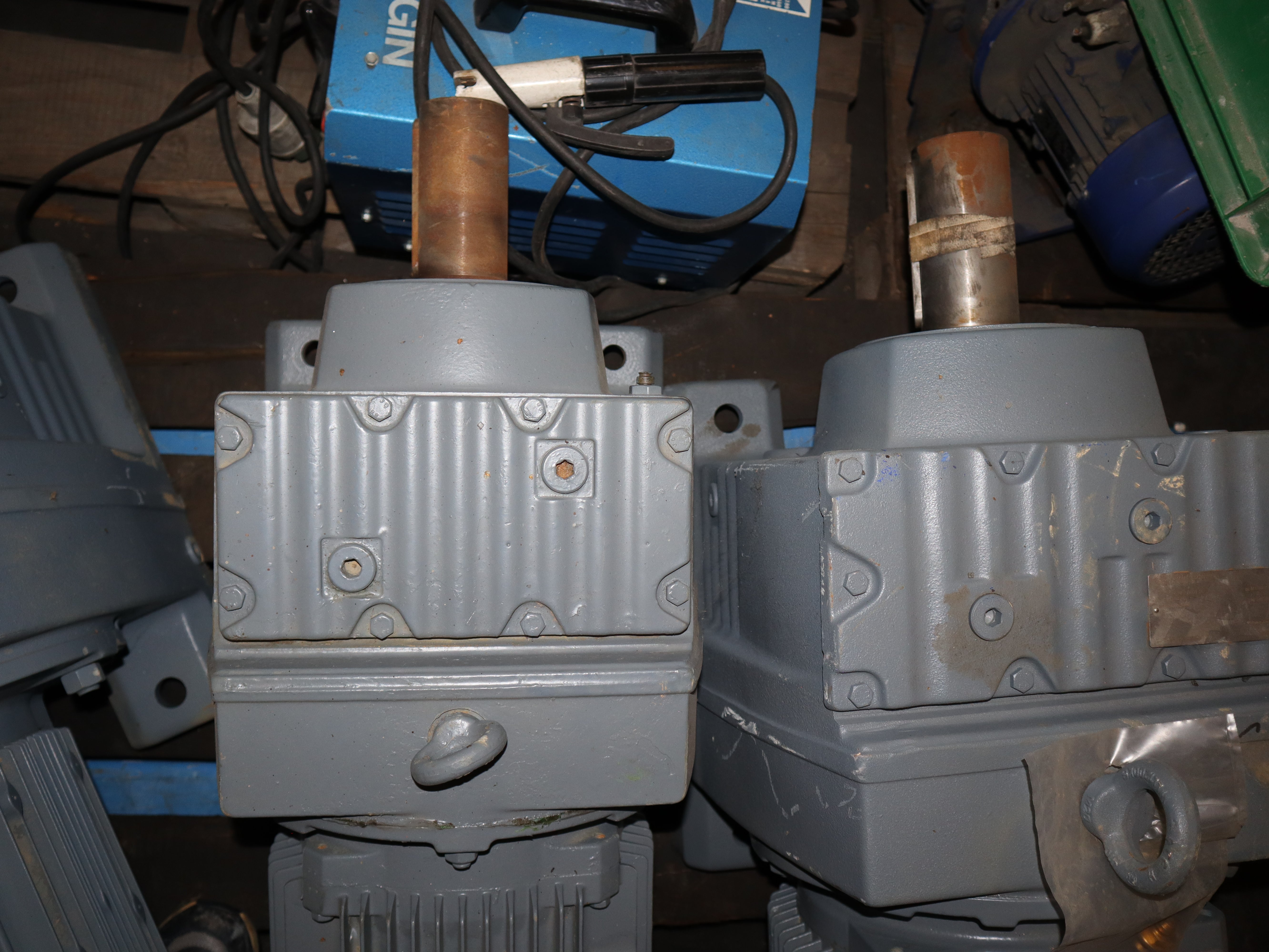 SEW Eurodrive R107DRE132S4 1460 r/min 4 s1 KW 380-420 V 50 Hz Neu