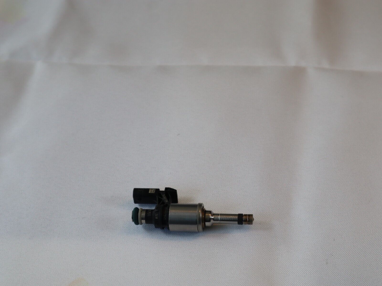 Injector nozzle for VW Audi Seat Skoda 1.0 TFSI 04E906036AE