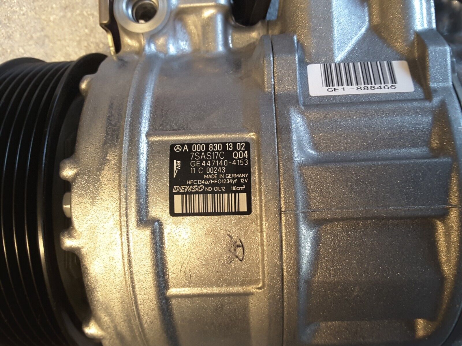 Air conditioning compressor A0008301302 Original Mercedes E320, S320, C320 New.