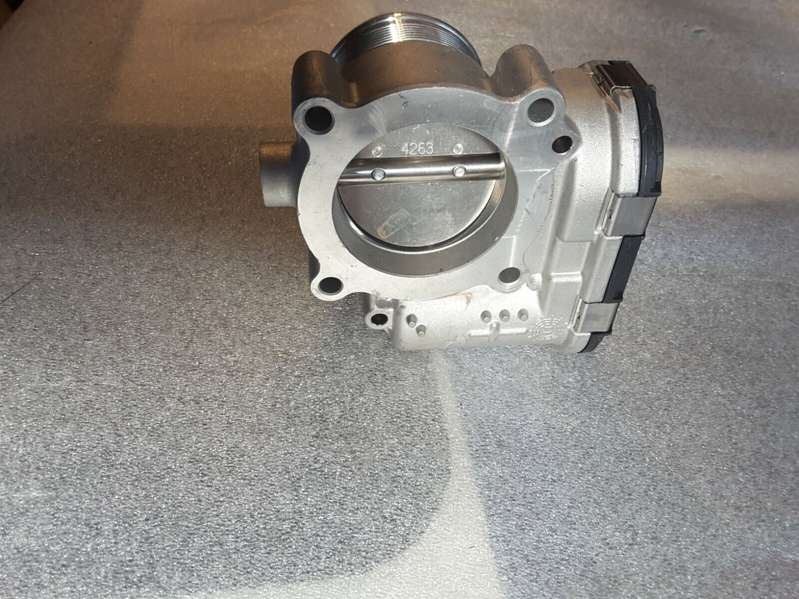 Throttle body original VW Passat TSI 06K133062C NEW.