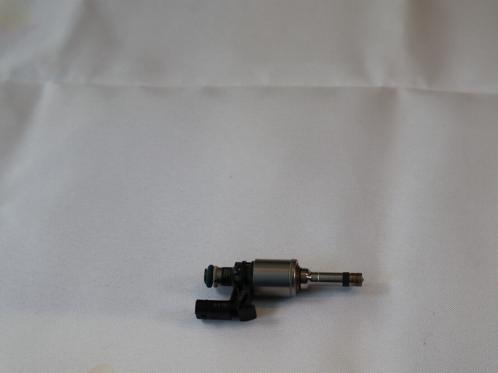 Injector nozzle for VW Audi Seat Skoda 1.0 TFSI 04E906036AE