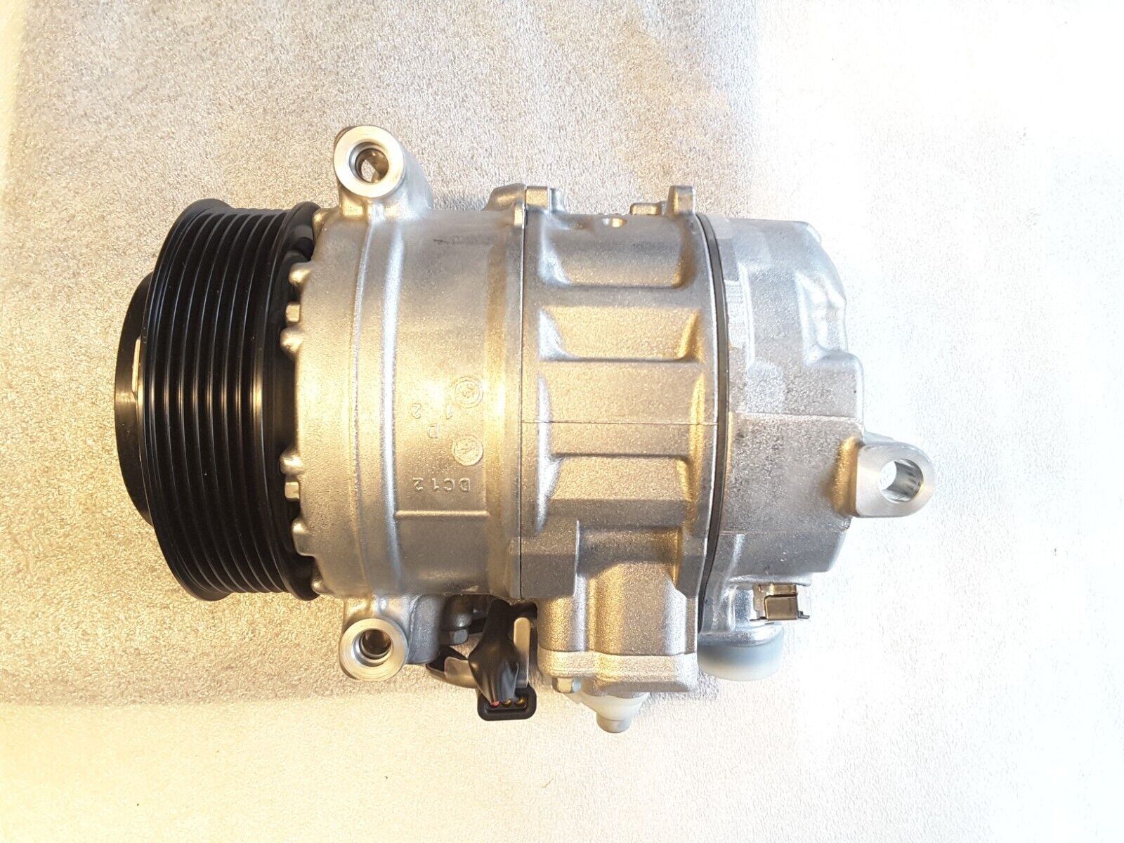 Compresor de aire acondicionado A0008301302 Original Mercedes E320, S320, C320 Nuevo.


