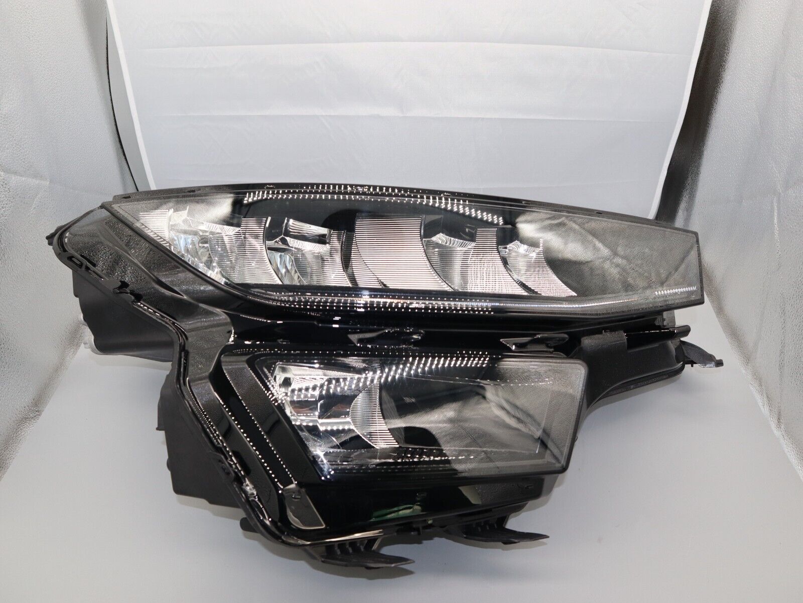 Headlight Right LED 566941010 Skoda Kodiaq New.