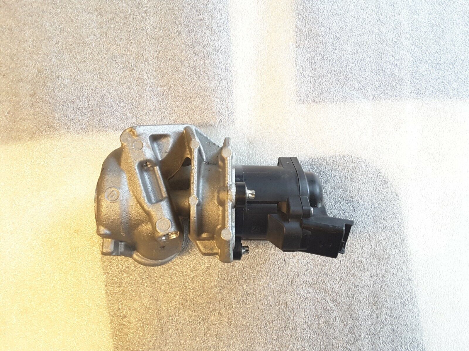 EGR valve HELLA 6NU 010 171-101 for MAZDA, CITROËN, PEUGEOT, VOLVO, MINI NEW.