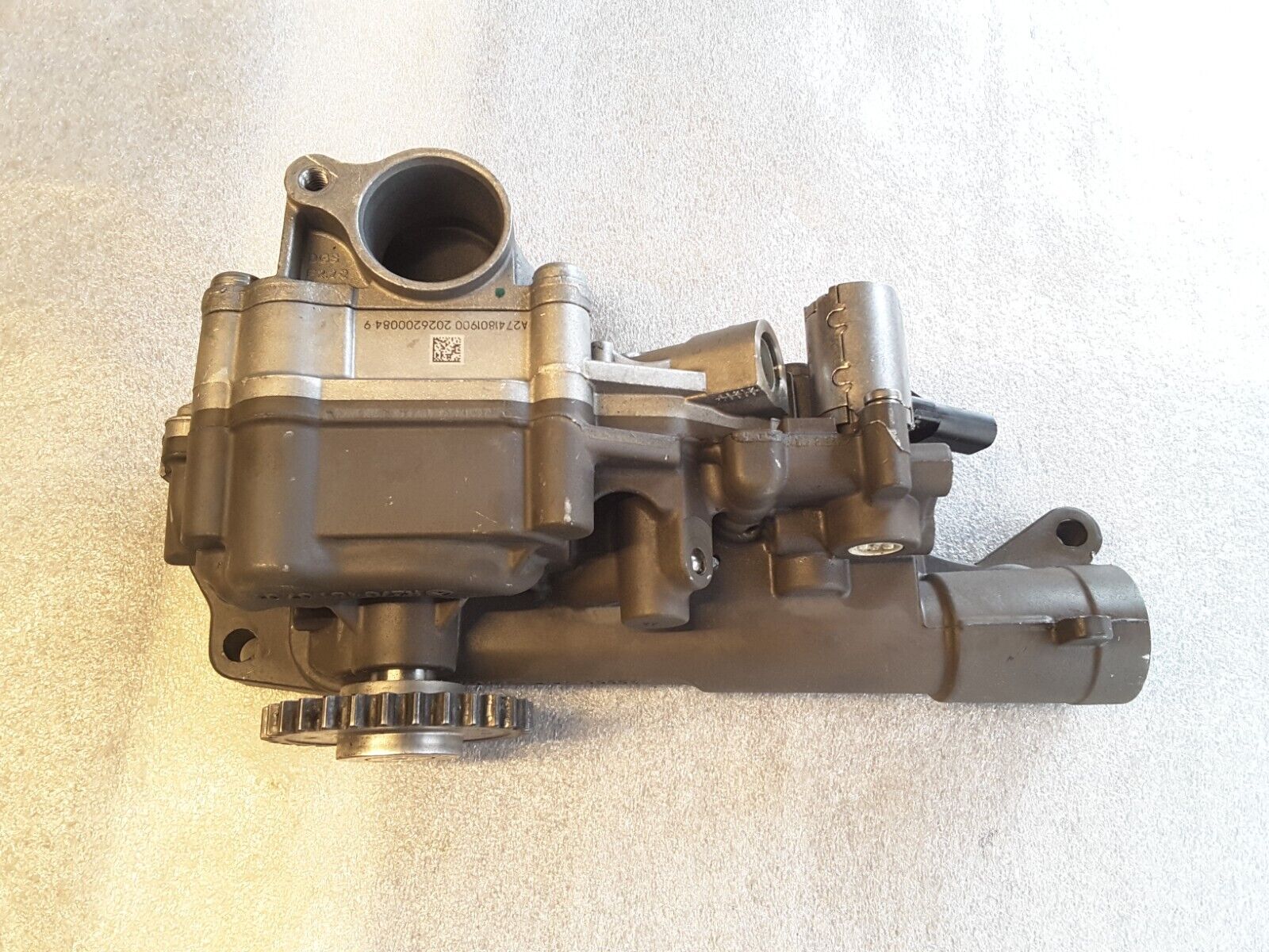 Oil pump original Mercedes W176 A180 R2701810701, A2741801900