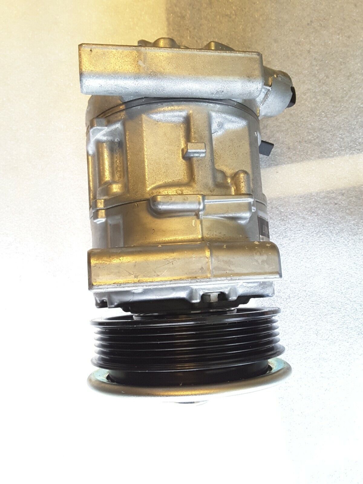 Klimaanlage Kompressor Original HELLA 8FK 351 272-681 FORD Neu.