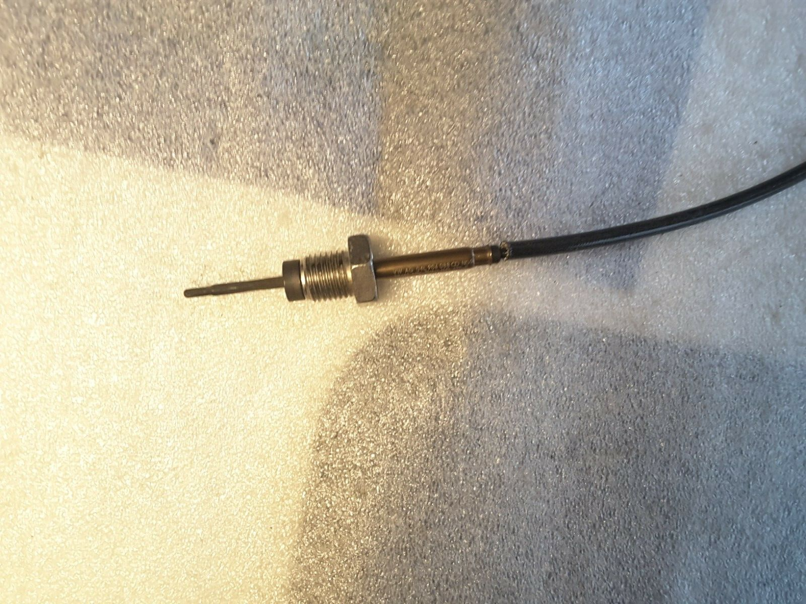 Exhaust gas temperature sensor after catalytic converter 04L906088CD Original VW 2.0 TDi Tiguan 5NA NEW.